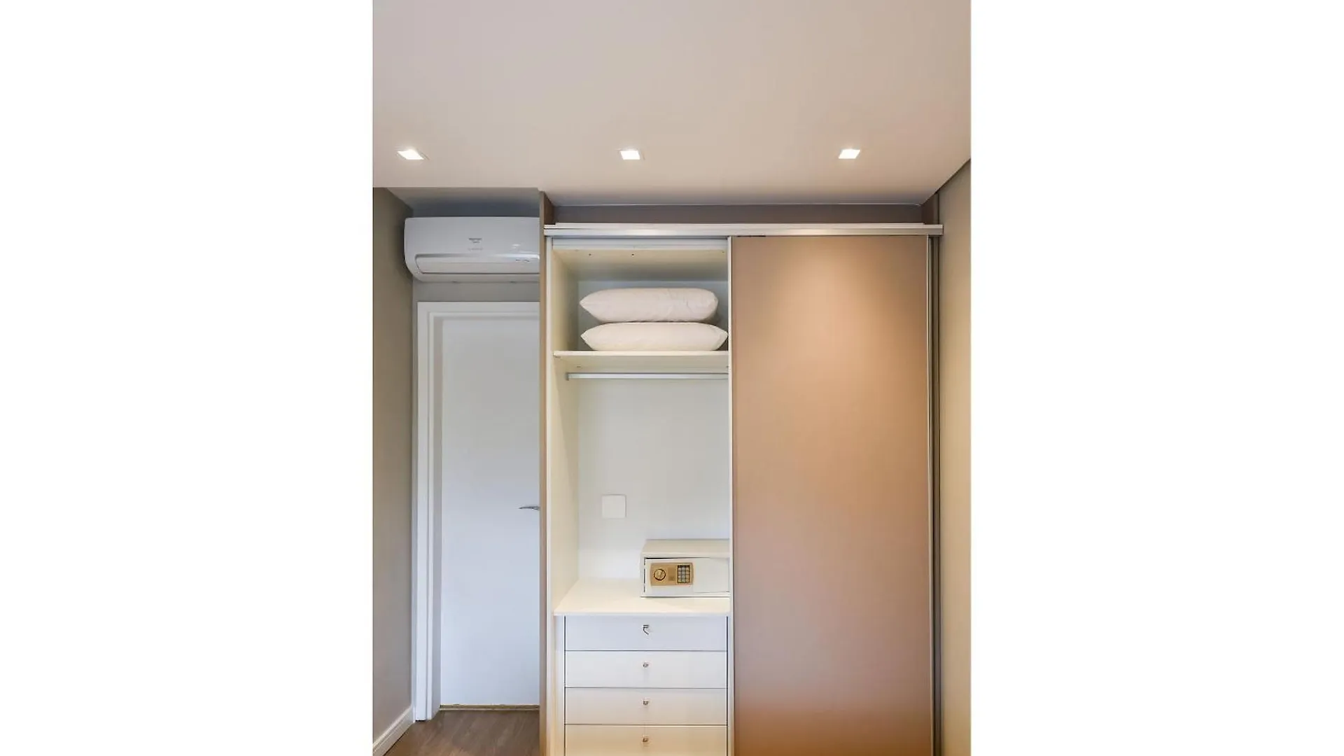 Eo4 Alto Padrao Com Garagem Para Sua Tranquilidade Apartment Sao Paulo Brazil